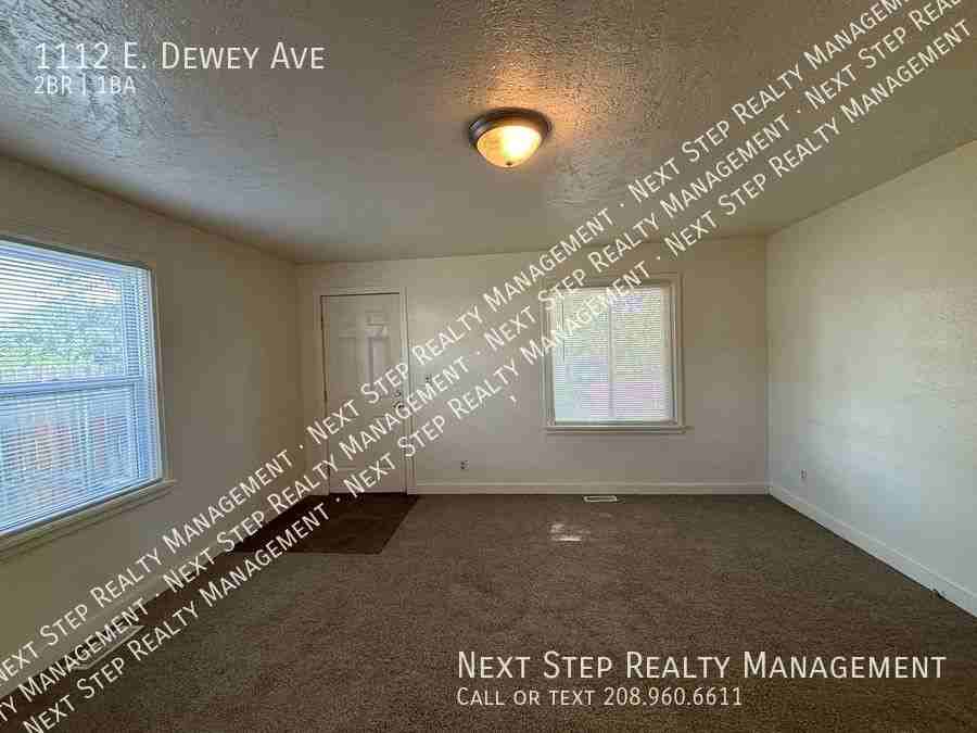 1112 E Dewey Ave - Photo 3 of 15