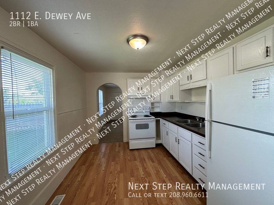 1112 E Dewey Ave - Photo 4 of 15