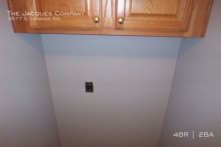 3677 S Leawood Ave - Photo 3 of 15