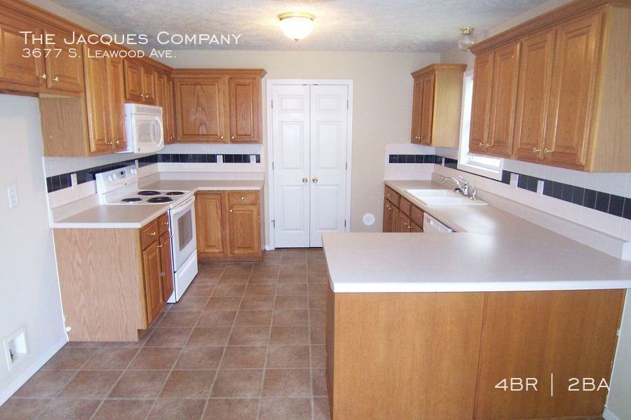 3677 S Leawood Ave - Photo 4 of 15