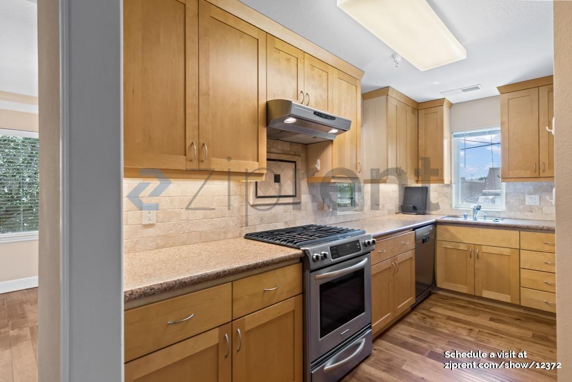 508 Peninsula Ave #3 - Photo 6 of 20