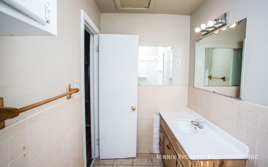 4419 31st St #1B - Photo 4 of 17