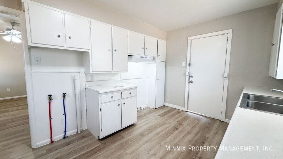 3509 Avenue S #B - Photo 3 of 17