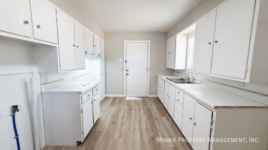 3509 Avenue S #B - Photo 4 of 17