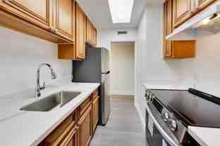 319 Poplar Ave #05 - Photo 1 of 1
