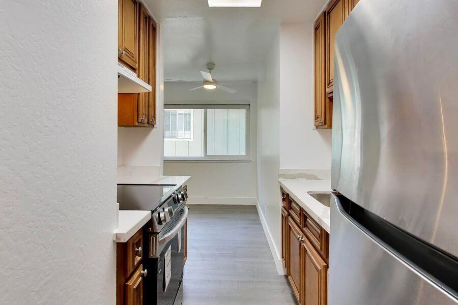 319 Poplar Ave #05 - Photo 2 of 26