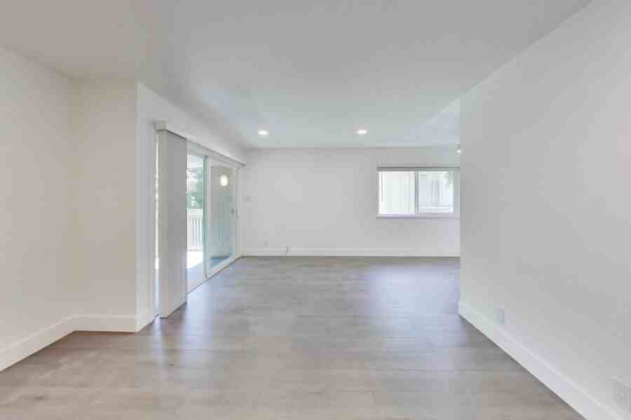 319 Poplar Ave #05 - Photo 6 of 26