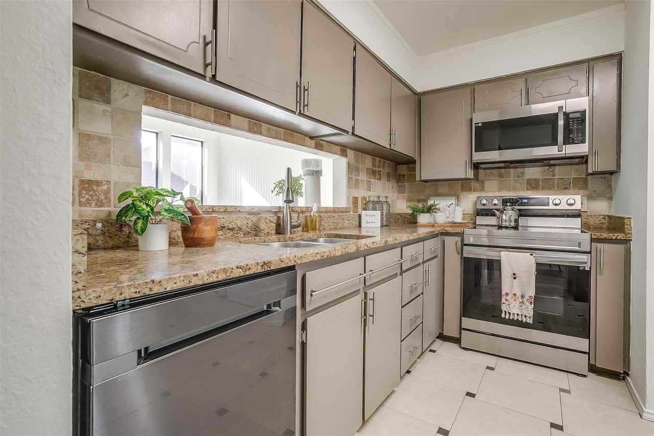 115 Brentwood Ct #115C - Photo 4 of 14