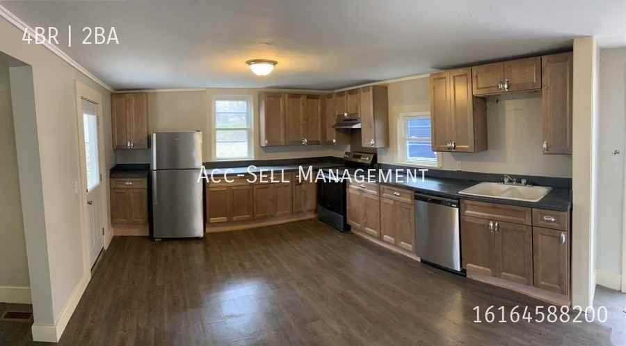 705 W Grove St - Photo 4 of 14