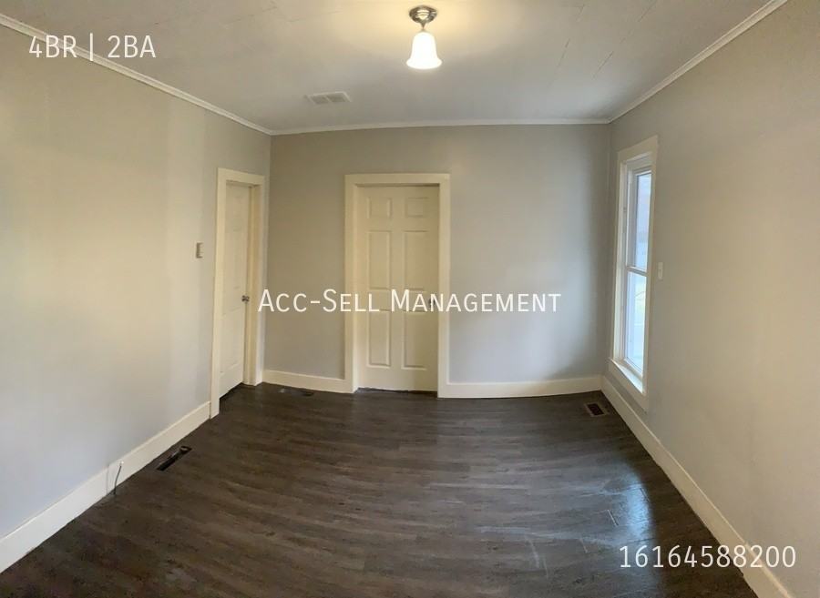 705 W Grove St - Photo 6 of 14