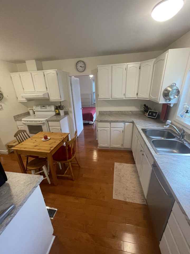 201 Melville St - Photo 2 of 20