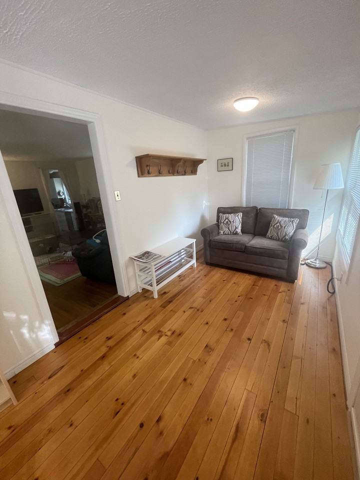 201 Melville St - Photo 5 of 20