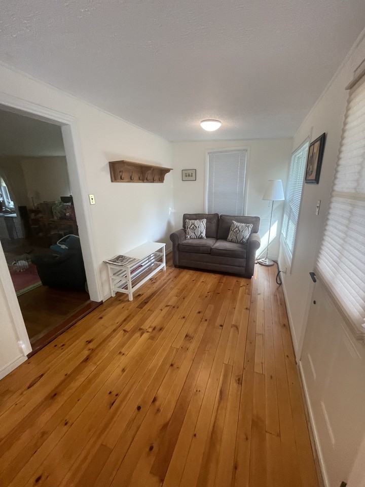 201 Melville St - Photo 7 of 20