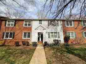 2831 S Wakefield St Unit D #D - Photo 1 of 1
