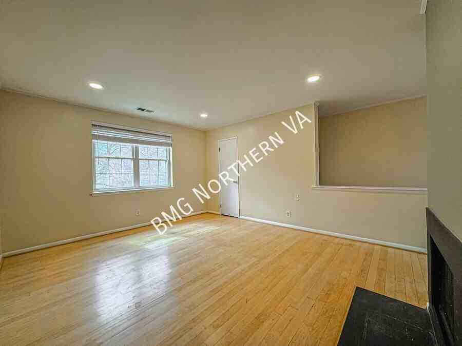 2831 S Wakefield St Unit D #D - Photo 3 of 19