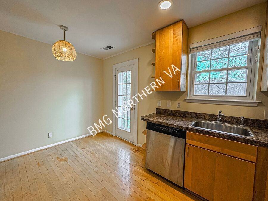 2831 S Wakefield St Unit D #D - Photo 5 of 19