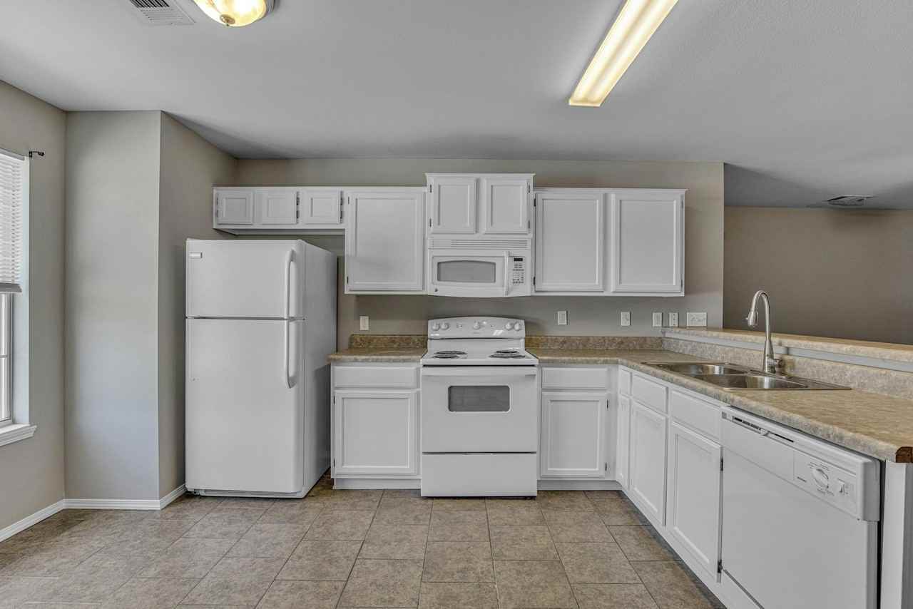 4303 Southwest Broadstone Avenue, Unit 2 - Photo 3 of 24