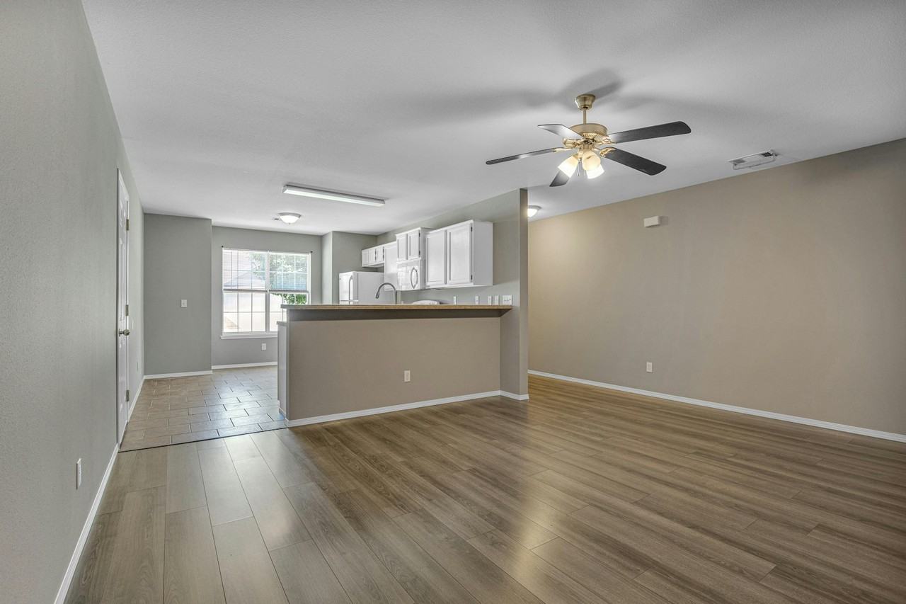 4303 Southwest Broadstone Avenue, Unit 2 - Photo 4 of 24