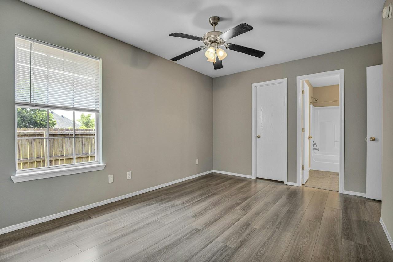 4303 Southwest Broadstone Avenue, Unit 2 - Photo 7 of 24