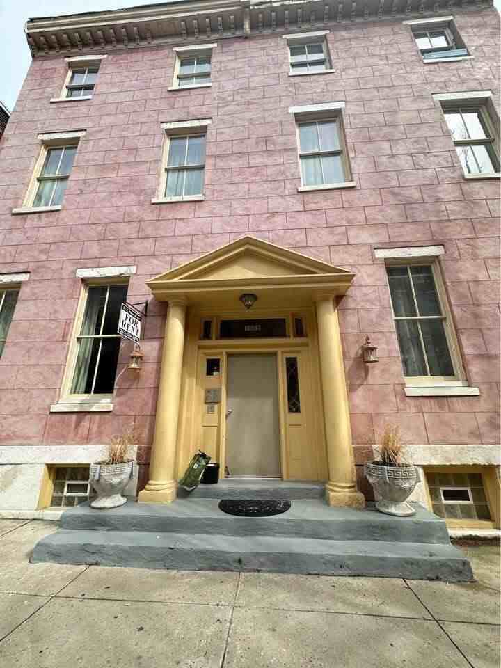 1609 Mount Vernon Street - Photo 2 of 21