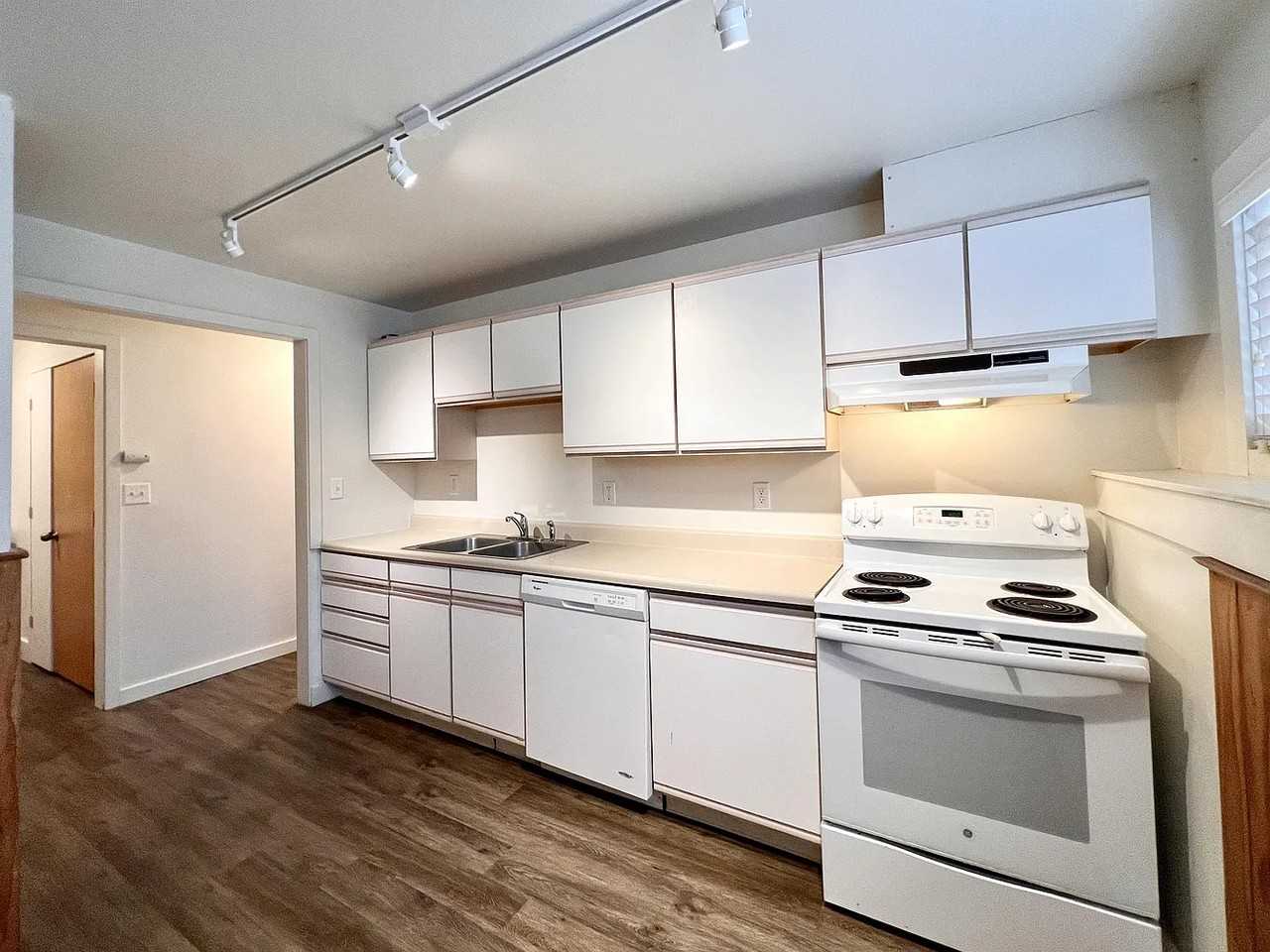 618 S 11th Ave #B - Photo 2 of 19