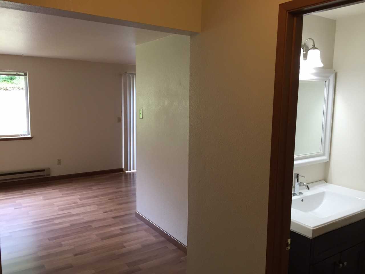 504 Eastside St Ne - Photo 4 of 17