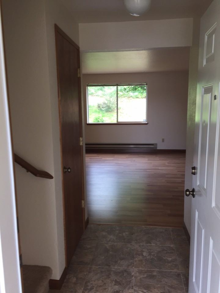 504 Eastside St Ne - Photo 6 of 17