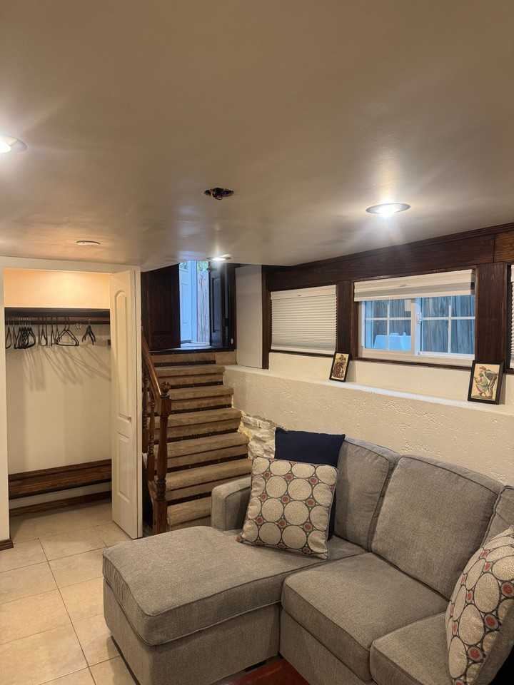 585 Crescent Ave - Photo 7 of 20