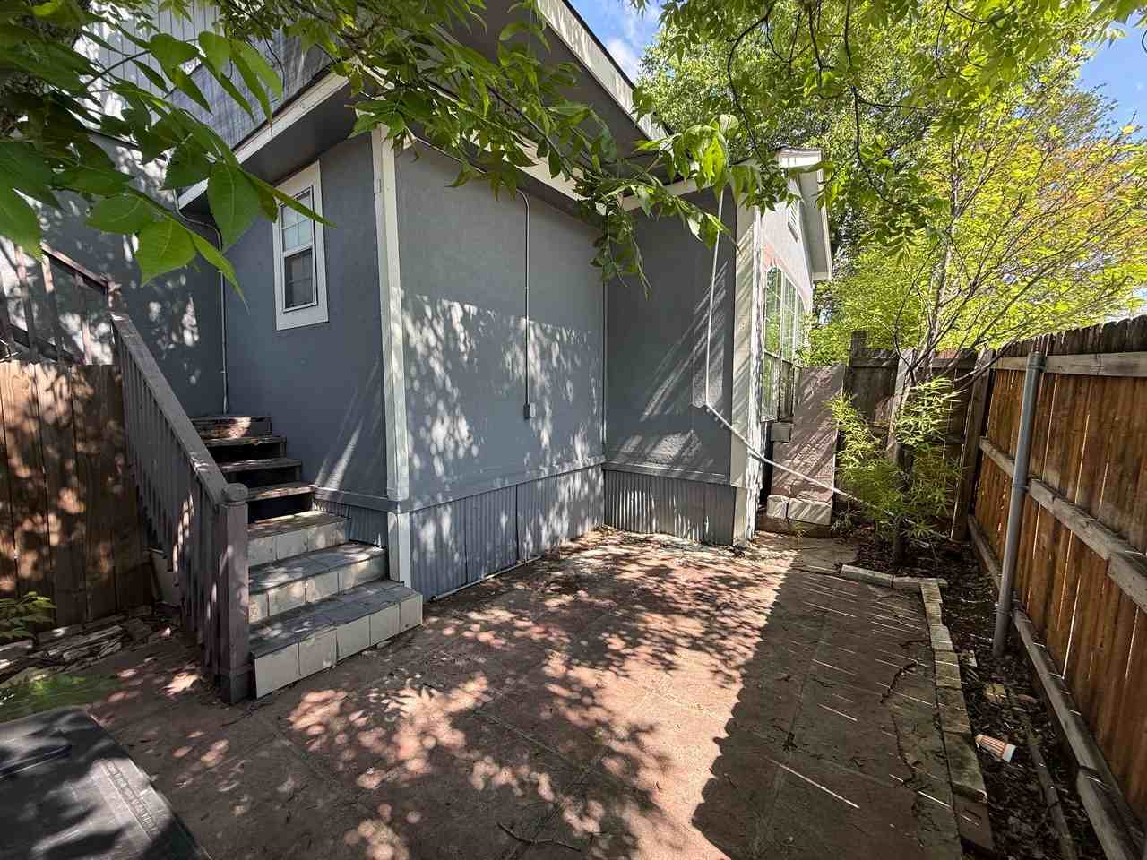 1018 Chicago Blvd #2 - Photo 7 of 9