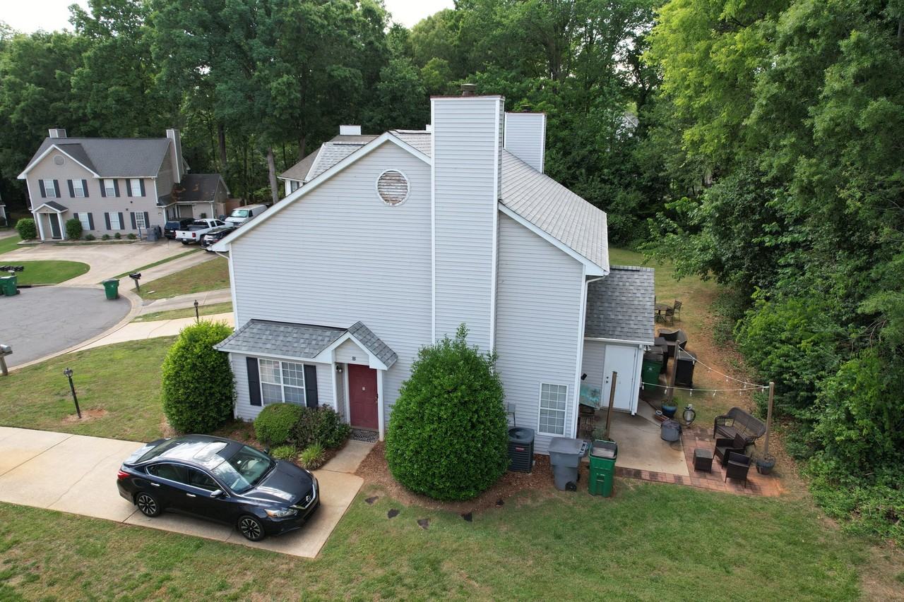 813 Selwyn Oaks Ct #B - Photo 3 of 18
