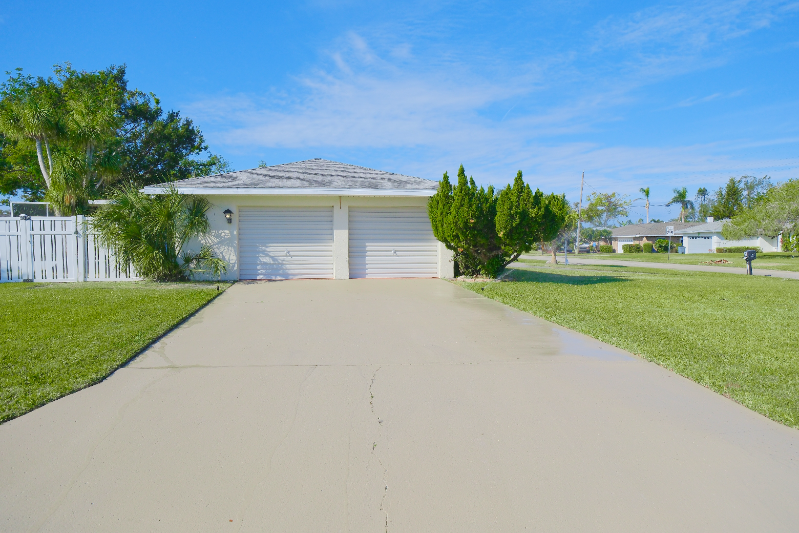 328 Magellan Dr - Photo 2 of 20