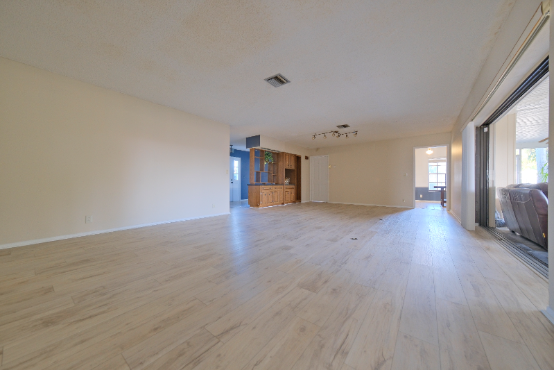 328 Magellan Dr - Photo 6 of 20