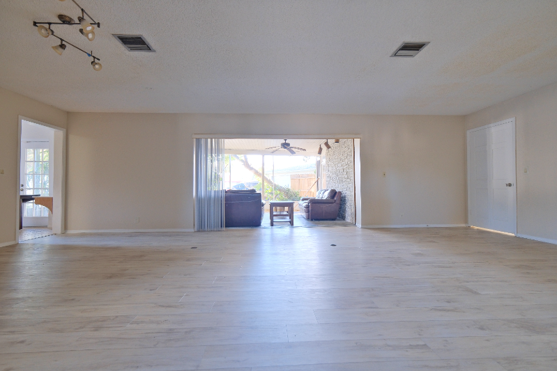 328 Magellan Dr - Photo 7 of 20