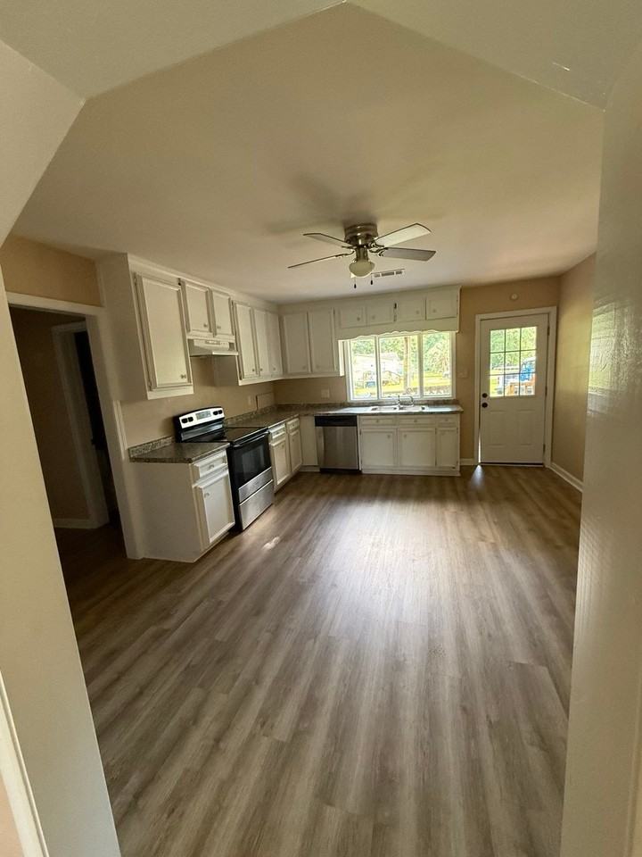 2170 Lee Rd - Photo 5 of 20