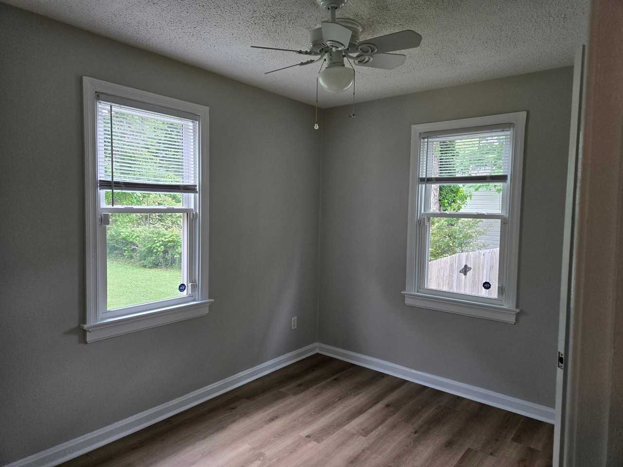 1115 Stewart Dr - Photo 2 of 13