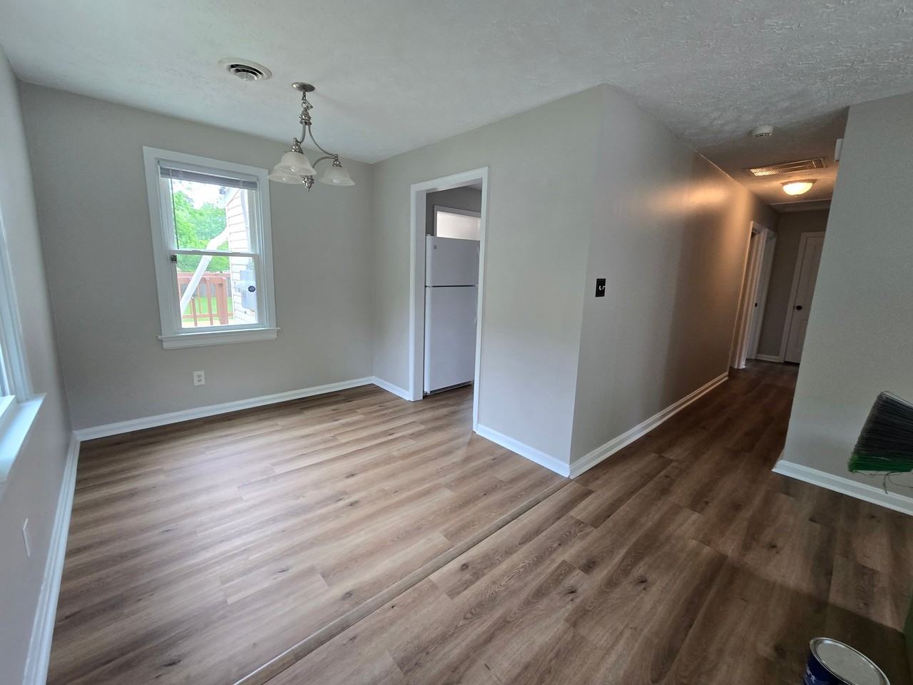 1115 Stewart Dr - Photo 4 of 13