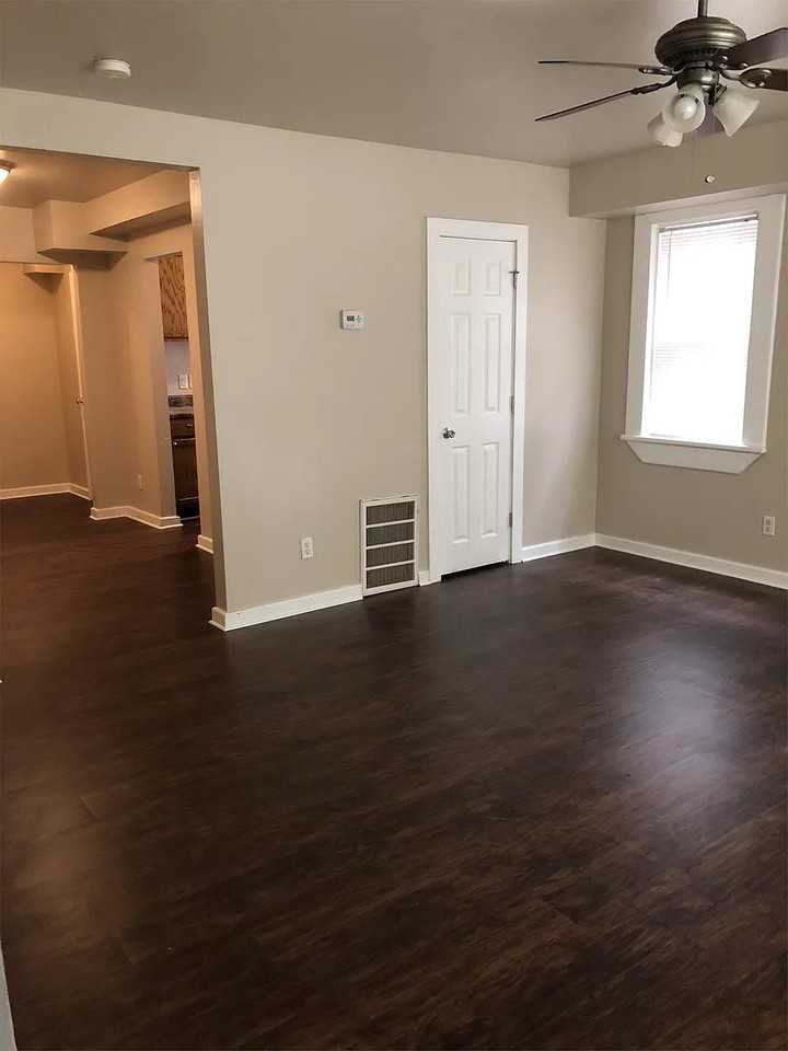 2804 N Robinson Ave #2 - Photo 3 of 20