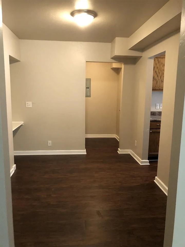 2804 N Robinson Ave #2 - Photo 4 of 20