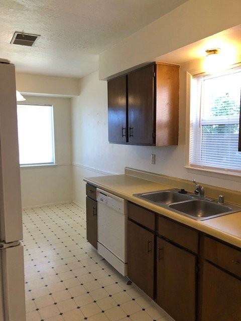 8129 Shannon St Ne - Photo 7 of 16