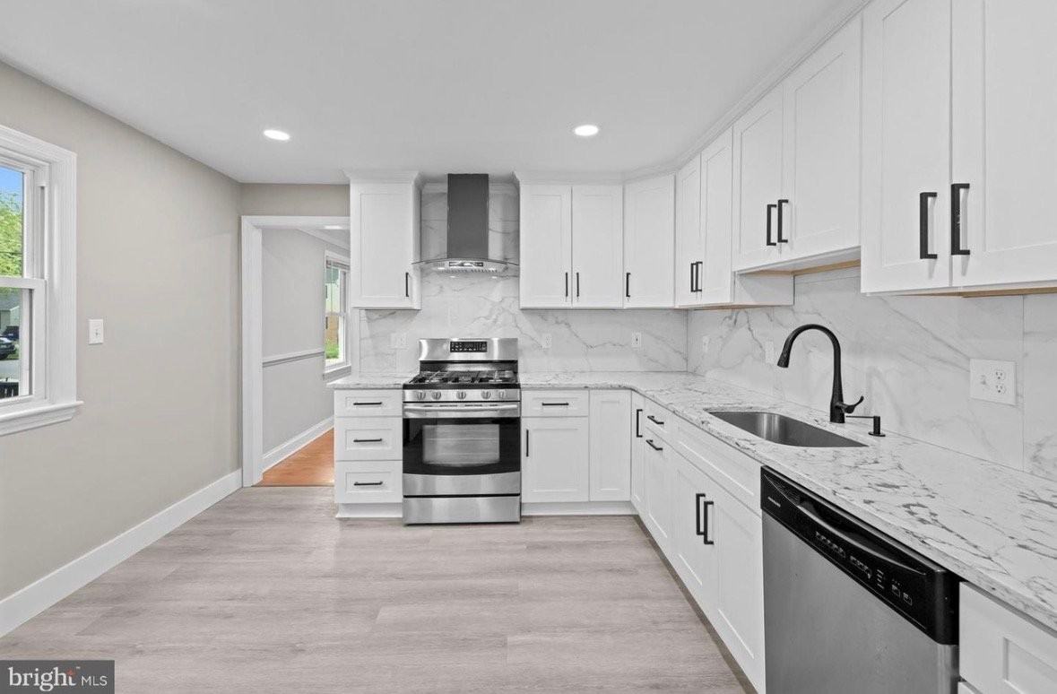 9728 53rd Ave - Photo 5 of 19