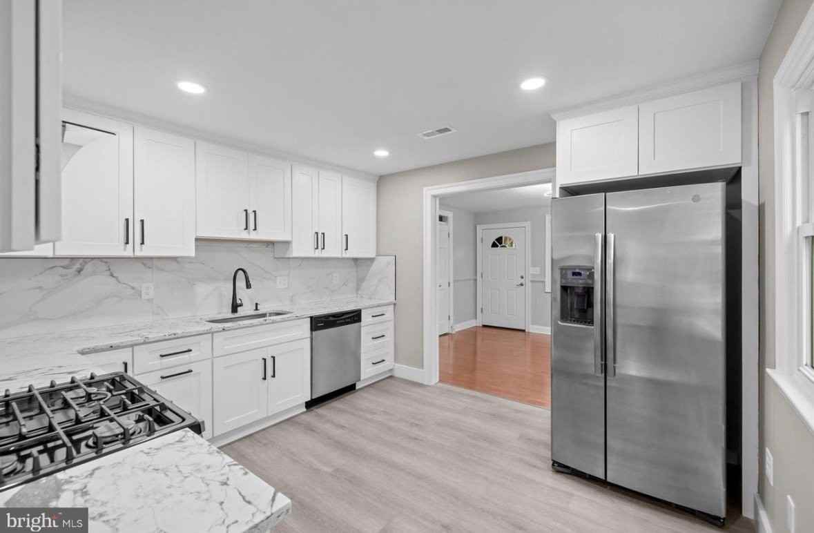 9728 53rd Ave - Photo 6 of 19