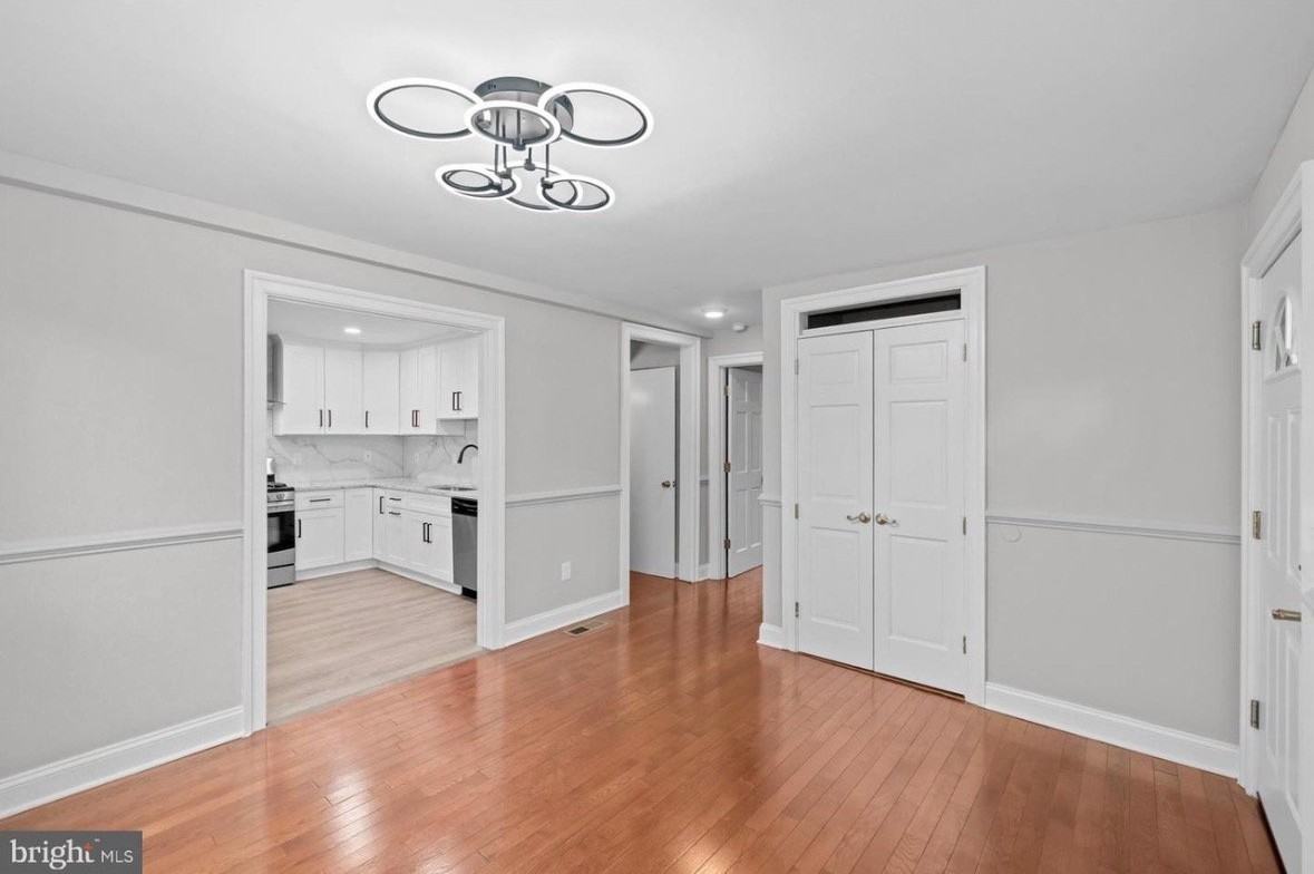 9728 53rd Ave - Photo 7 of 19