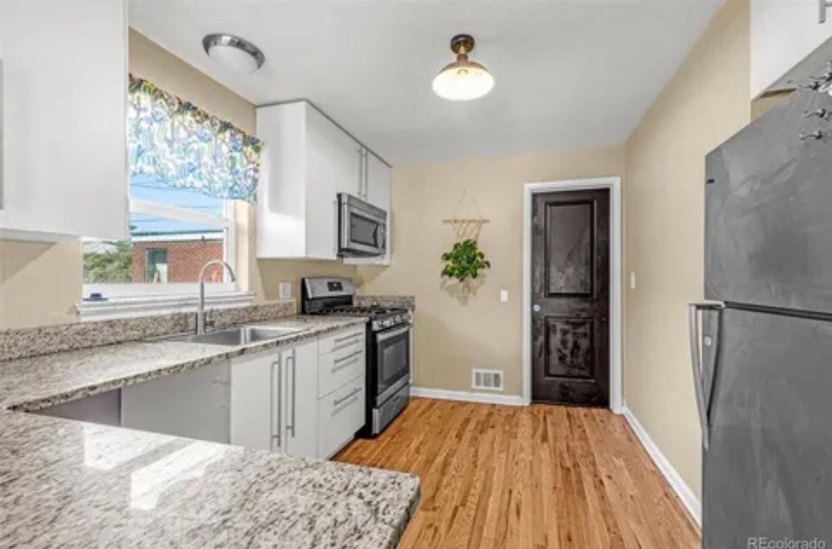 3351 Jasmine St #1 - Photo 6 of 9