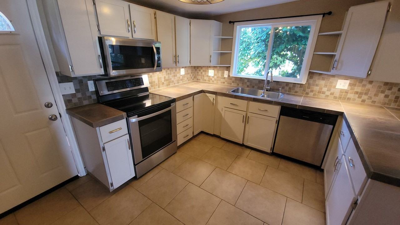 1026 Prospect St - Photo 6 of 15