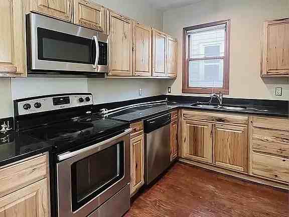 962 6th St E #1 - Photo 2 of 13