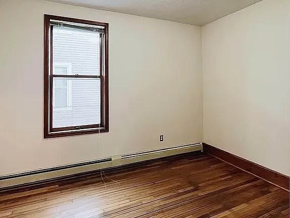 962 6th St E #1 - Photo 5 of 13