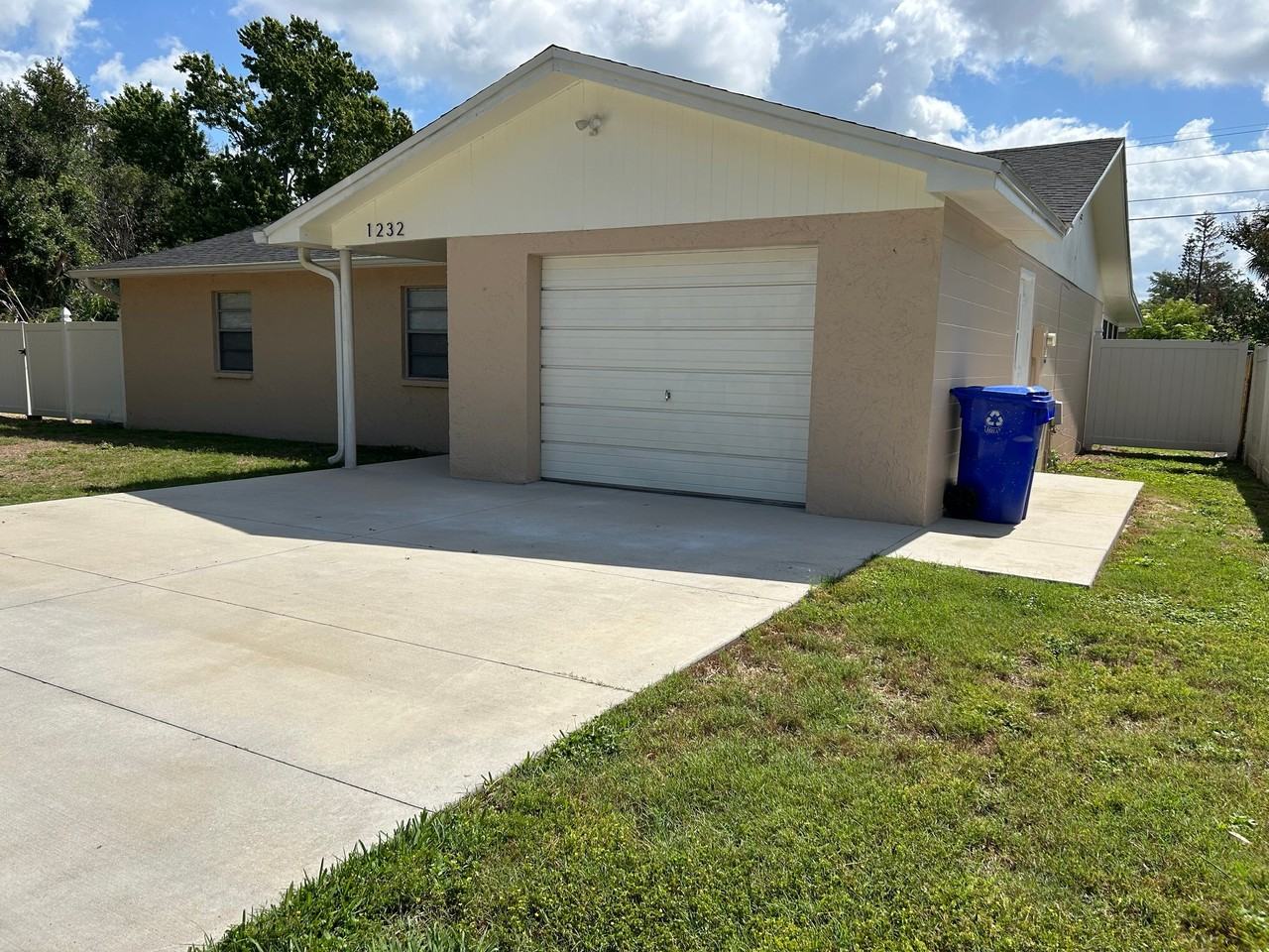 1233 Honeytree Ln E - Photo 2 of 12