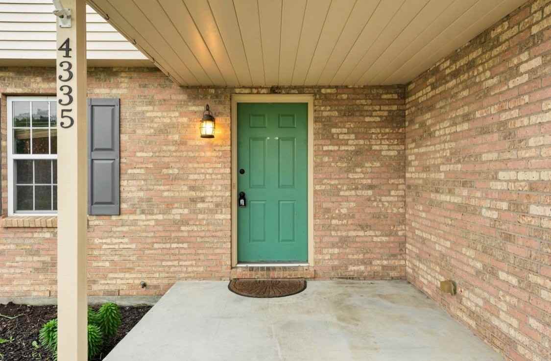 4335 Shandon Dr - Photo 4 of 35