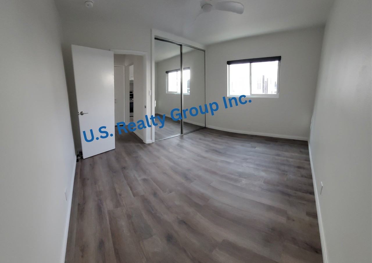 740 N St Andrews Pl #6 - Photo 3 of 4