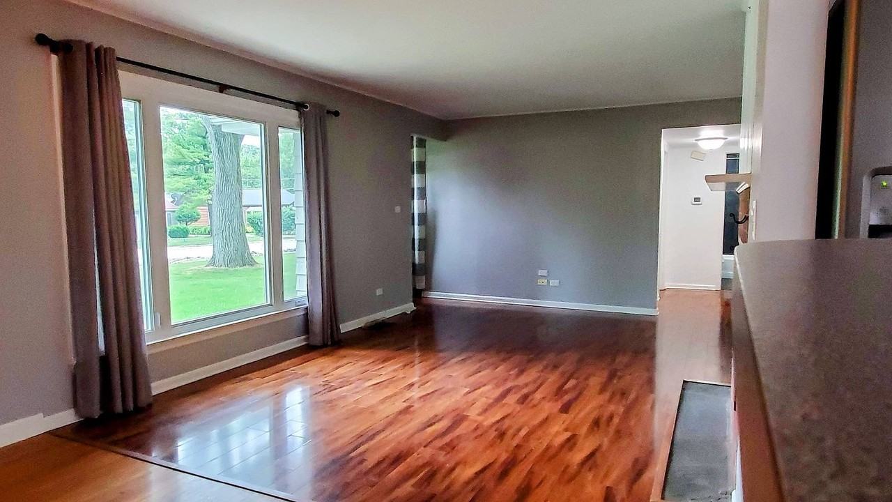418 E High St - Photo 4 of 5